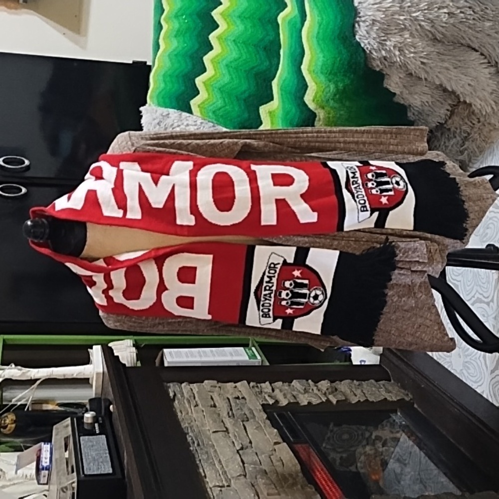 BODY ARMOR Scarf Winter Sports Red White Fringe Knit Soccer